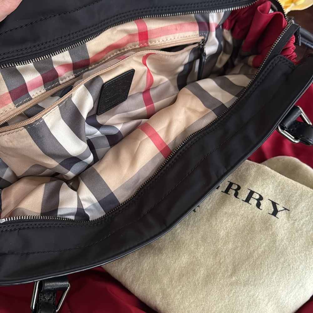 Burberry Buckleigh Tote Bag - Picture 10 of 10